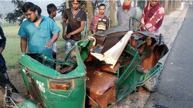 Tangail road crash leaves 3 dead