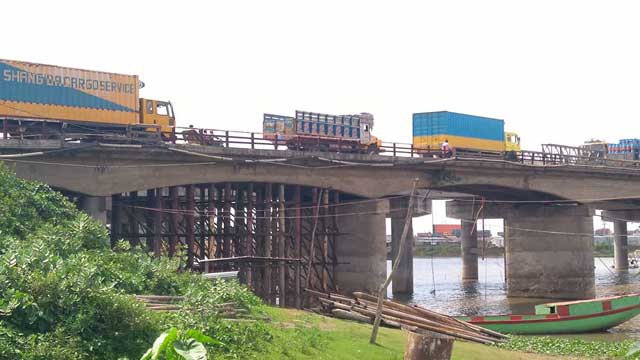 Risky bridge connecting Dhaka, Sylhet opened after train accident