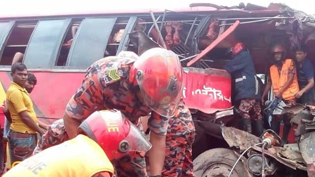 10 killed in road crashes in 4 districts