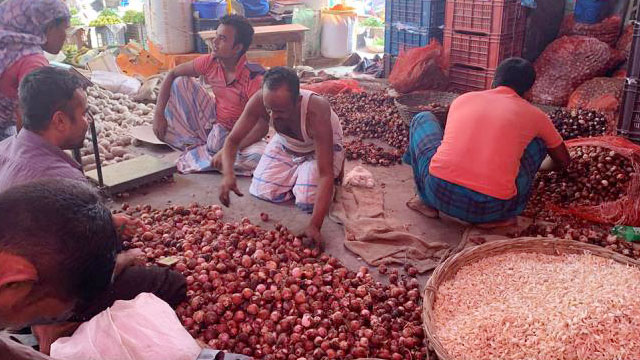 Onions selling for Tk 250 per kg