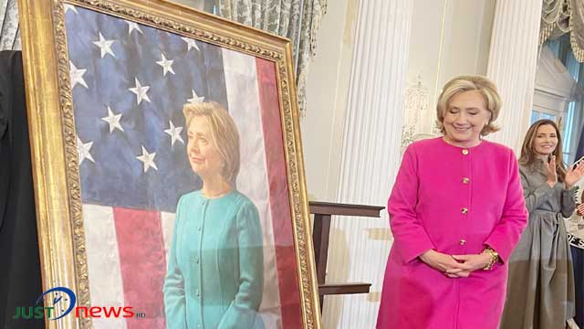 Hillary Clinton’s portrait unveiled at State Department