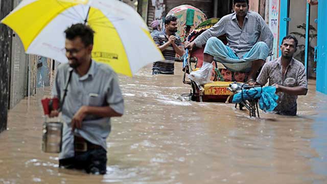 Commuters suffer as heavy rains send city roads under water