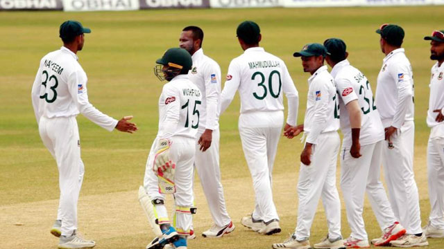 Rain pushes one-off test to fifth day as Bangladesh continue struggling
