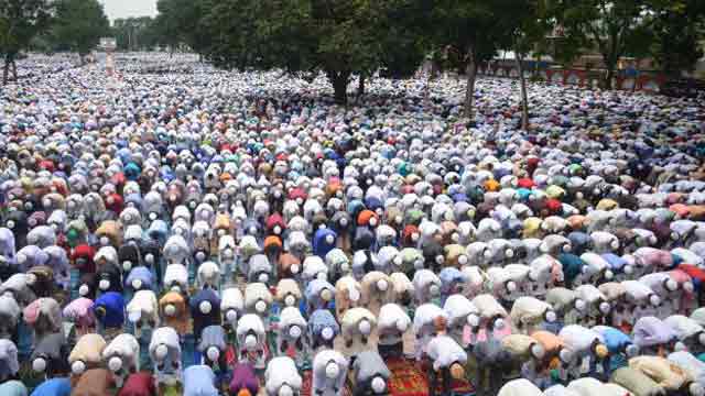 Largest Eid congregation held at Sholakia