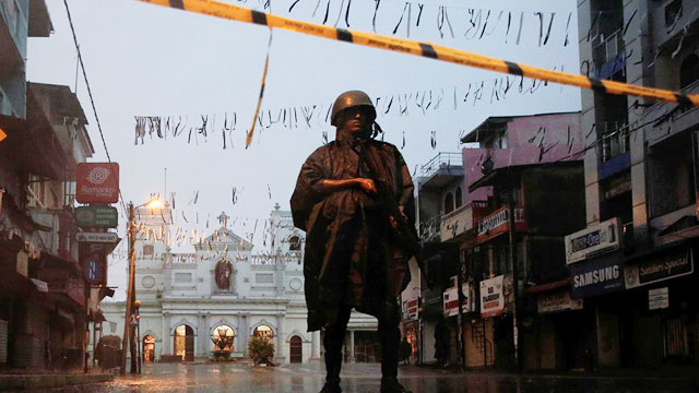 Sri Lankans urged to avoid mosques, churches amid fears of more attacks