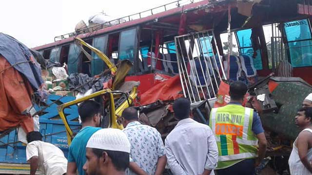 Bus-truck collision leaves 2 dead in Faridpur