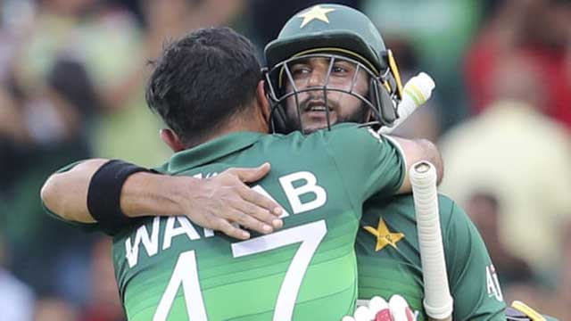 Pakistan’s Imad holds nerve to see off Afghanistan in thriller