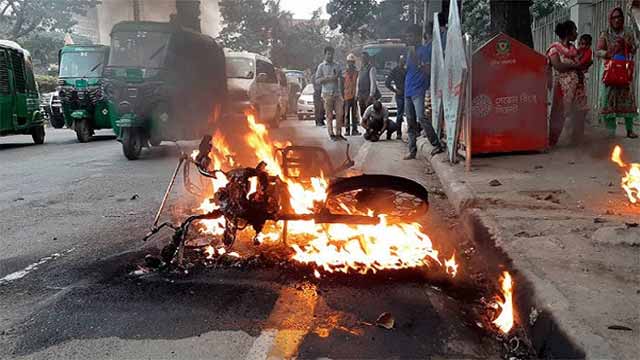 3 motorcycles torched in Dhaka