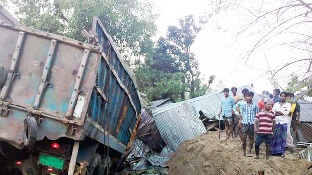 Truck rams through roadside hut killing mother, daughter in their sleep