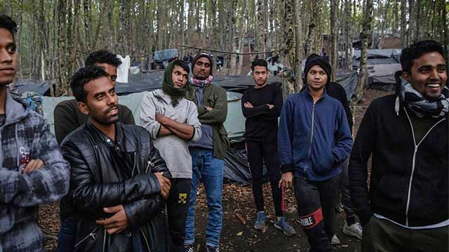 Bangladeshi migrants hoping to reach EU stranded in Bosnian woods