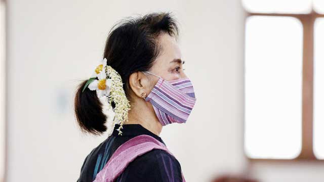 Suu Kyi detained by military