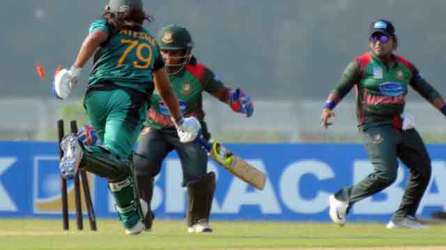 Pak women crush Bangladesh in 2nd T20