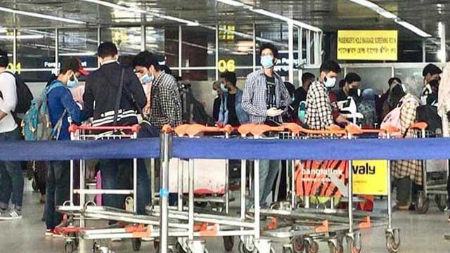 Indian students stranded in Dhaka leave for Kashmir