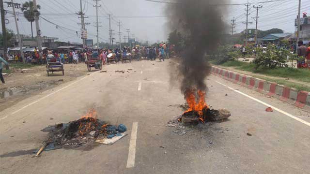 RMG workers demonstrate in Gazipur, Savar demanding full salary