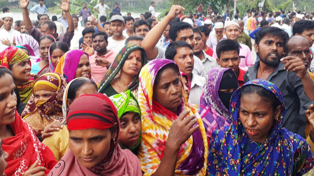 People suffer as jute mill workers block roads, rail in Chattogram and Khulna