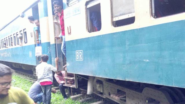 Train again derails in Moulvibazar