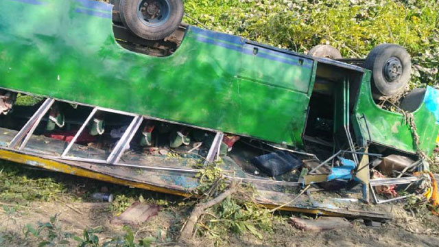 2 killed in Gopalganj bus plunge