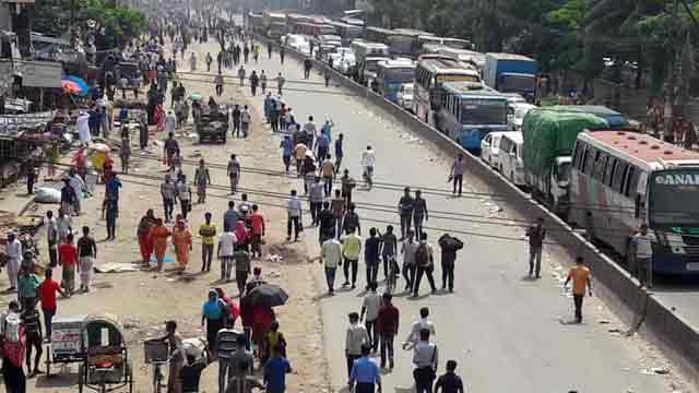 RMG workers block Dhaka-Mymensingh highway demanding due salaries