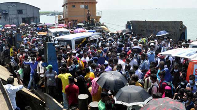 5 die in crowd crush on ferry as home-goers defy Covid curbs