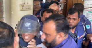 Anisul Huq attacked while moving through N’ganj court premises