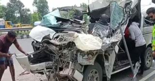 টাঙ্গাইলের মহাসড়কে ঝরল বাবা ও দুই ছেলের প্রাণ