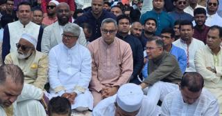 লন্ডনে স্ত্রীসহ ঈদ জামাতে তারেক রহমান