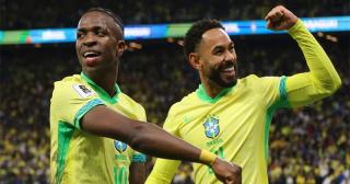 Brazil book World Cup berth, Uruguay on brink