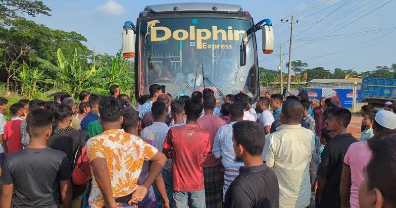 পাবনায় কাভার্ডভ্যান চাপায় মা-মেয়েসহ নিহত ৩