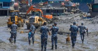 Death toll nears 400, rescuers search for 1,400 missing after Nepal-Tibet floods