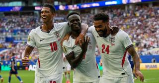 England edge France 6-4 in chaotic World Cup bronze match