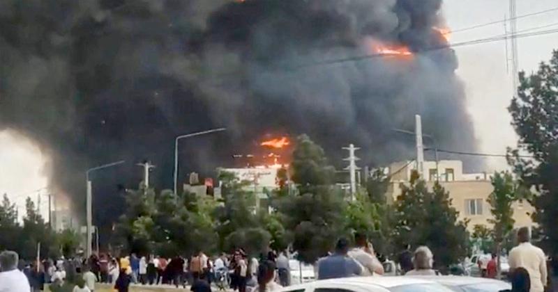 8 dead in fire at shopping centre west of Tehran